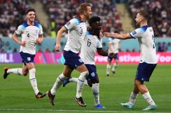 AYX体育赛事-包含勒沃库森横扫英格兰，马丁内利惊艳四座的词条