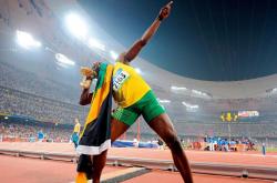 爱游戏官方-东契奇关键先生本色尽显，雷霆一波流带走上海队