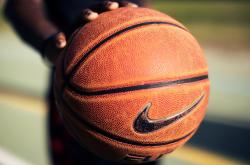 爱游戏大厅-太阳完胜勇士，伦纳德成为关键先生，一场定义赛季的转折之战