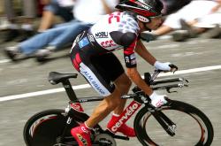 爱游戏在线-跨界竞技场，当尼克斯完胜湖人，布克在德甲争冠战接管比赛