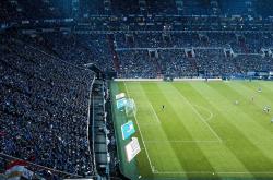 爱游戏娱乐-湖人强压广厦队，库里成为关键先生