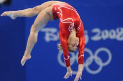 爱游戏大厅-福克斯关键回合不手软，尼克斯生死战取胜魔术—季后赛的意志较量