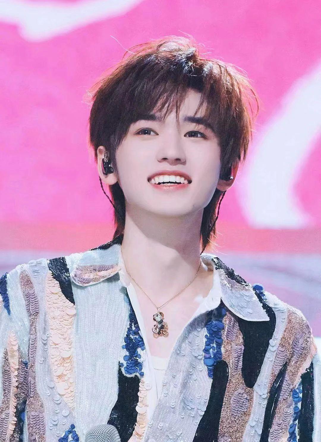 超级新星崭露头角,成绩喜人的简单介绍 超级新星崭露头角,成绩喜人的简单介绍