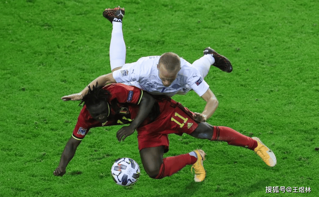 包含精彩绝伦！欧洲国家杯赛场上技战术对抗的词条