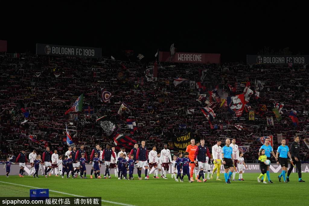 充满悬念的比赛让球迷乐在其中 充满悬念的比赛让球迷乐在其中