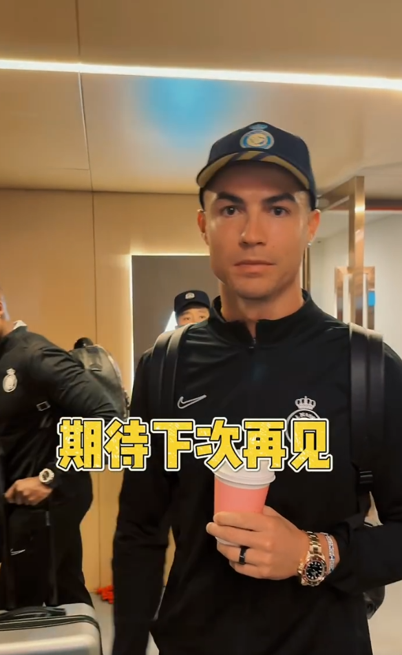 关于汉堡球员团结一心，取得重要胜利的信息