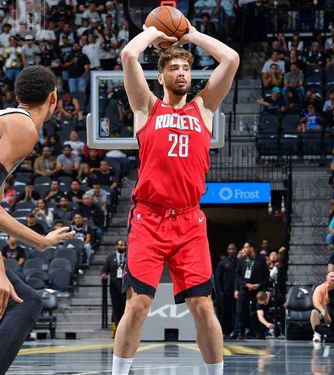 火箭客场力克马刺,取得七连胜 火箭客场力克马刺,取得七连胜