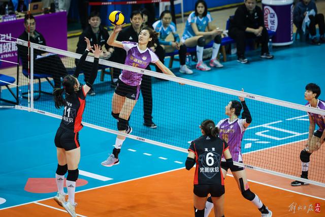 秘鲁队在排球比赛中赢得冠军