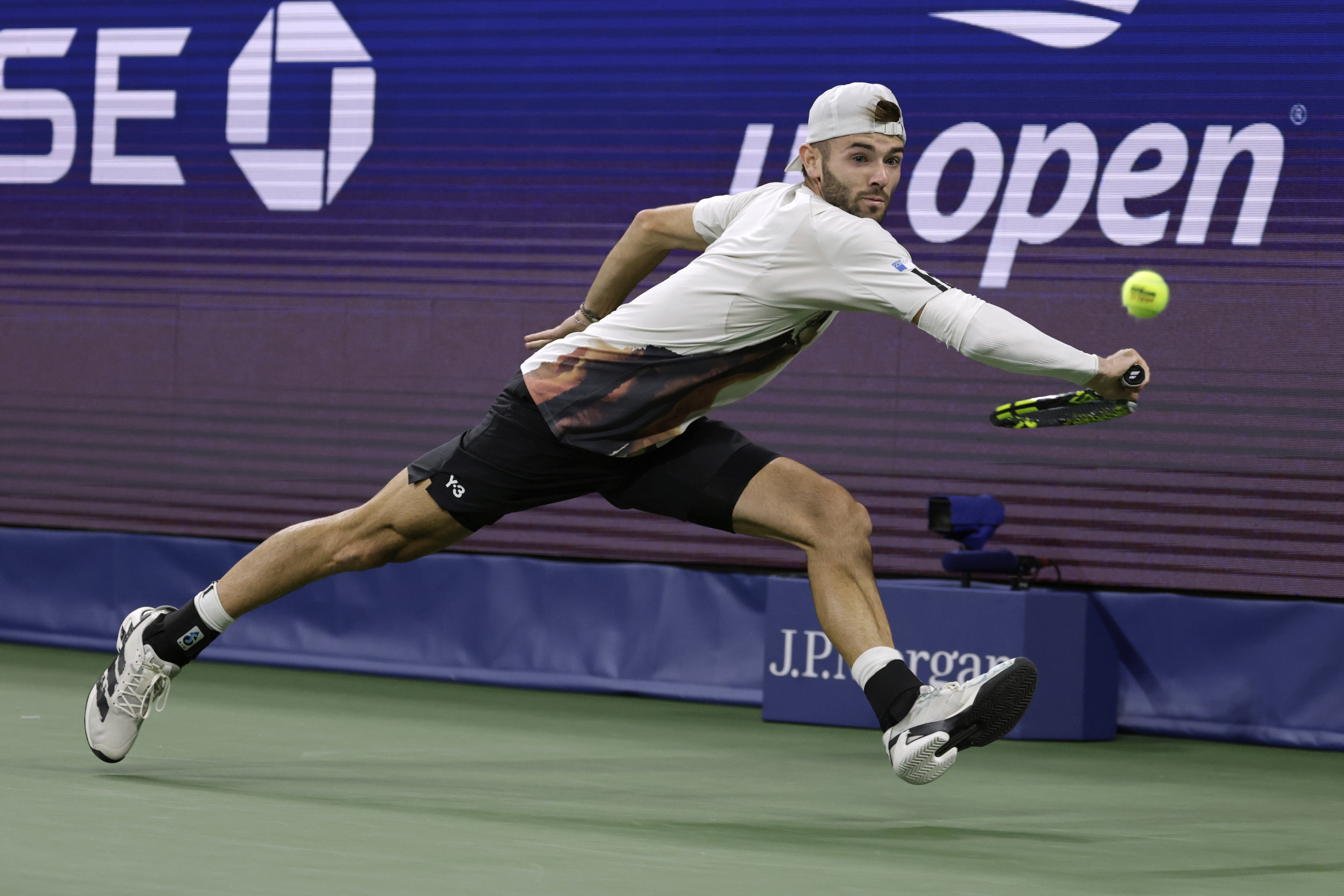 法网力克美网，兹维列夫带队取胜的简单介绍