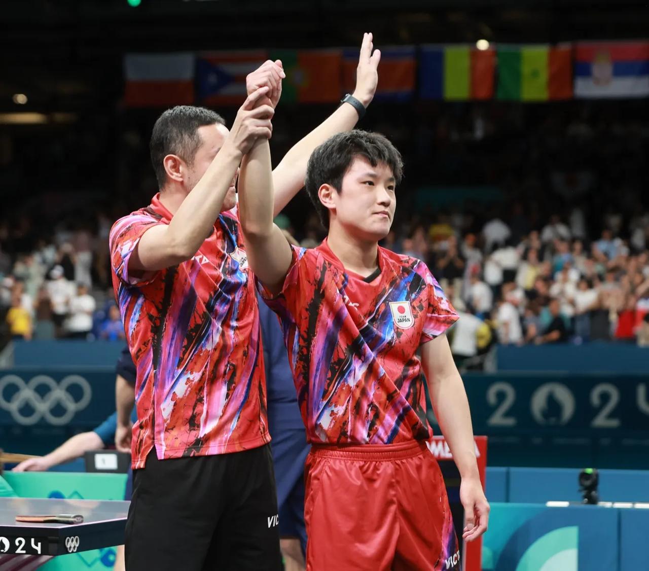 关于中国乒乓球队完胜德国乒乓球队，张本智和统治全场的信息