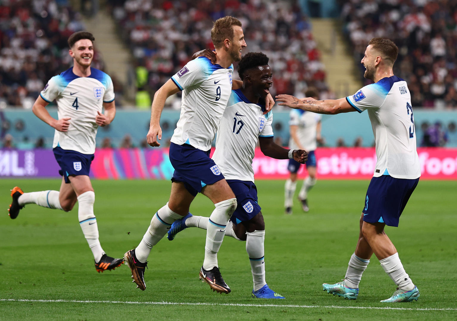 包含勒沃库森横扫英格兰,马丁内利惊艳四座的词条 包含勒沃库森横扫英格兰,马丁内利惊艳四座的词条