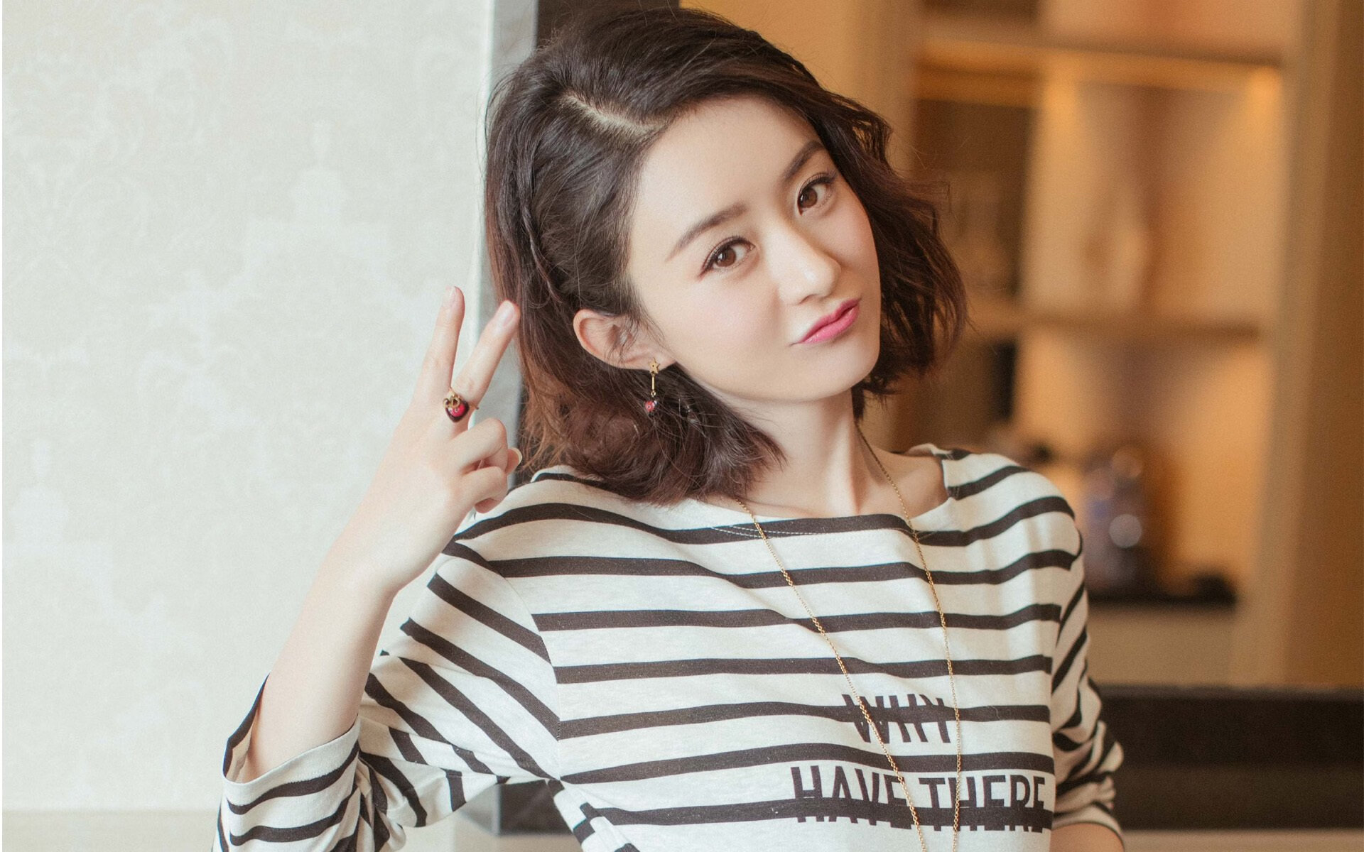 布克节奏大师掌控全局，活塞淘汰赛力克热火展露黑马本色