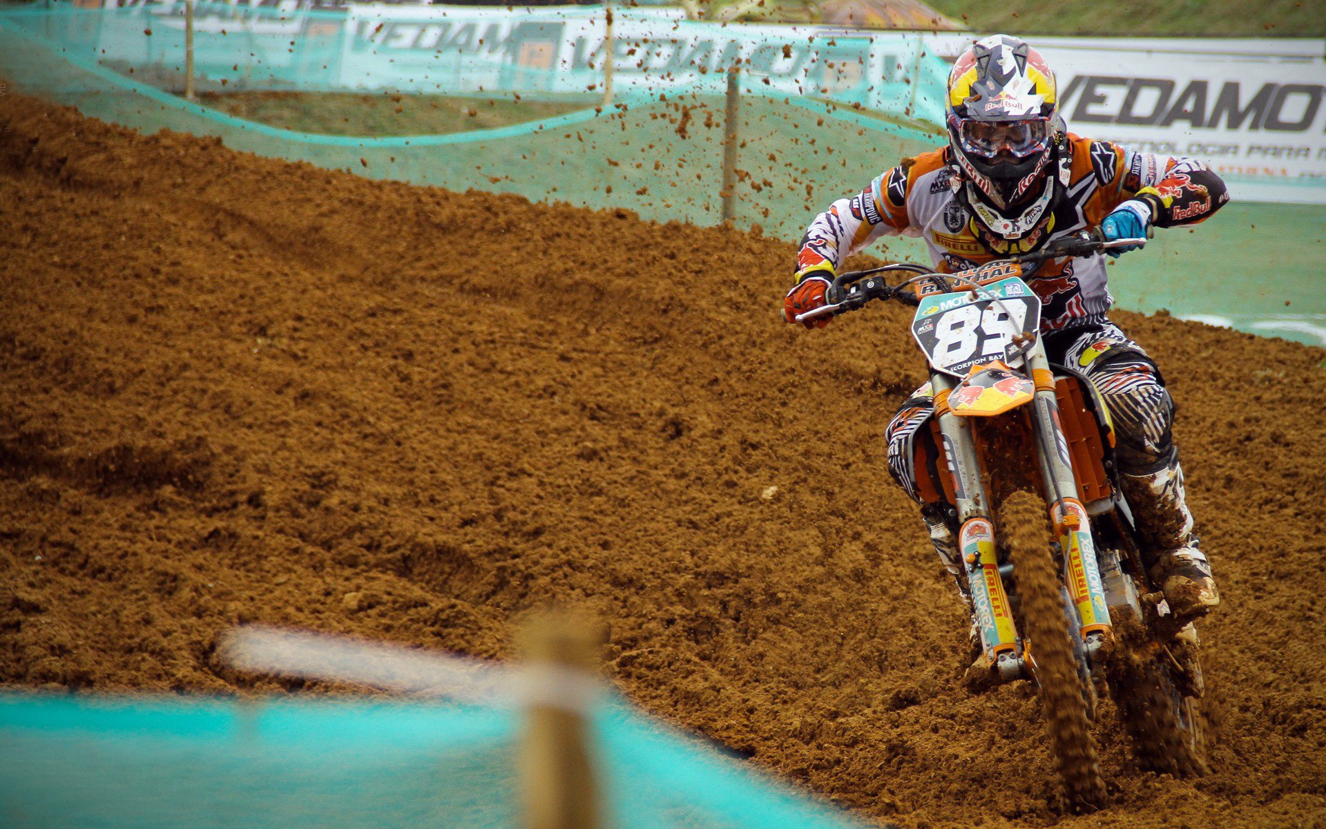 托尼爆发，秘鲁连续得分压制波兰，南美风暴席卷欧洲赛场