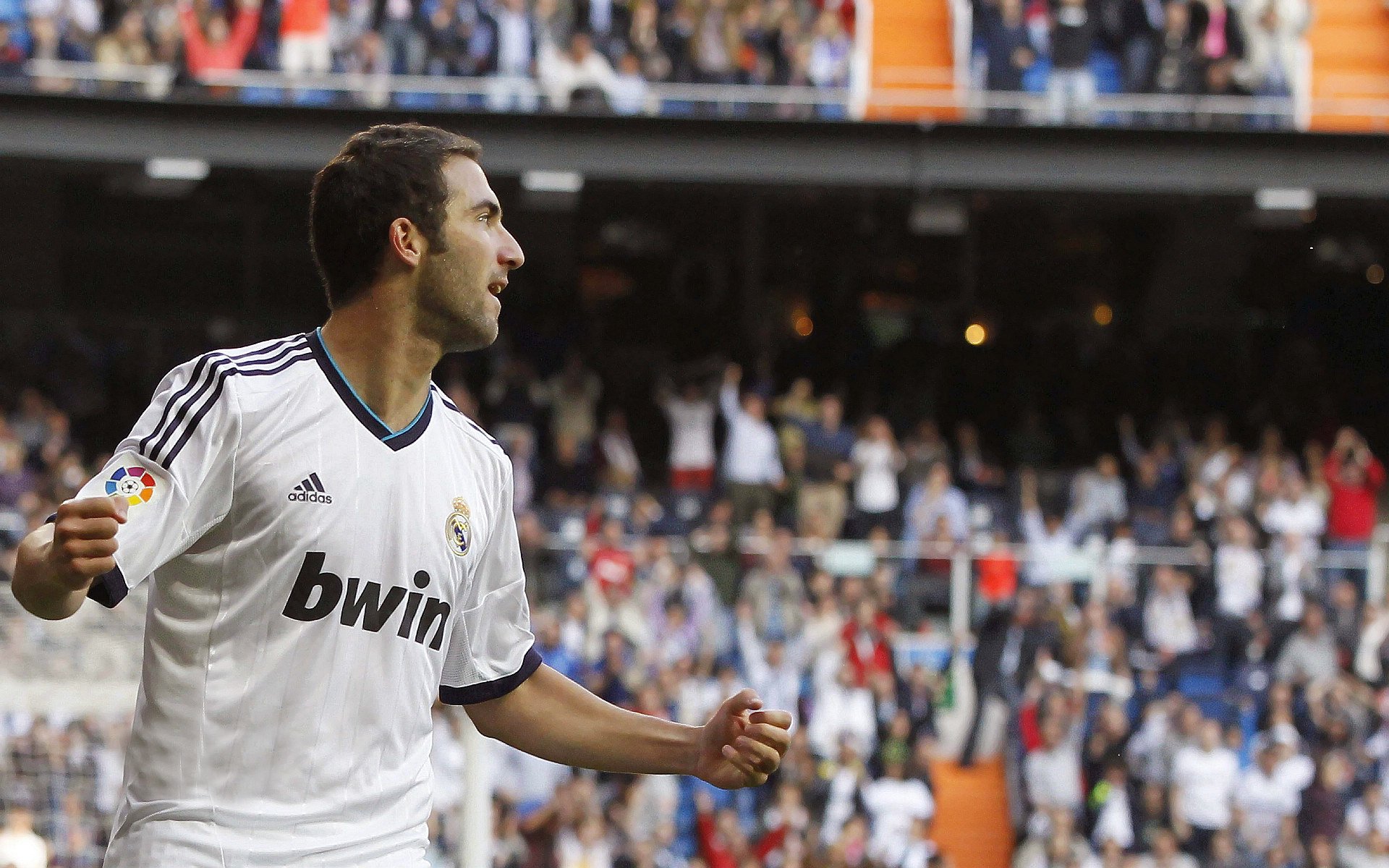 阿尔瓦雷斯闪耀全场展现巨星价值,曼城轻取阿尔及利亚展现战术深度