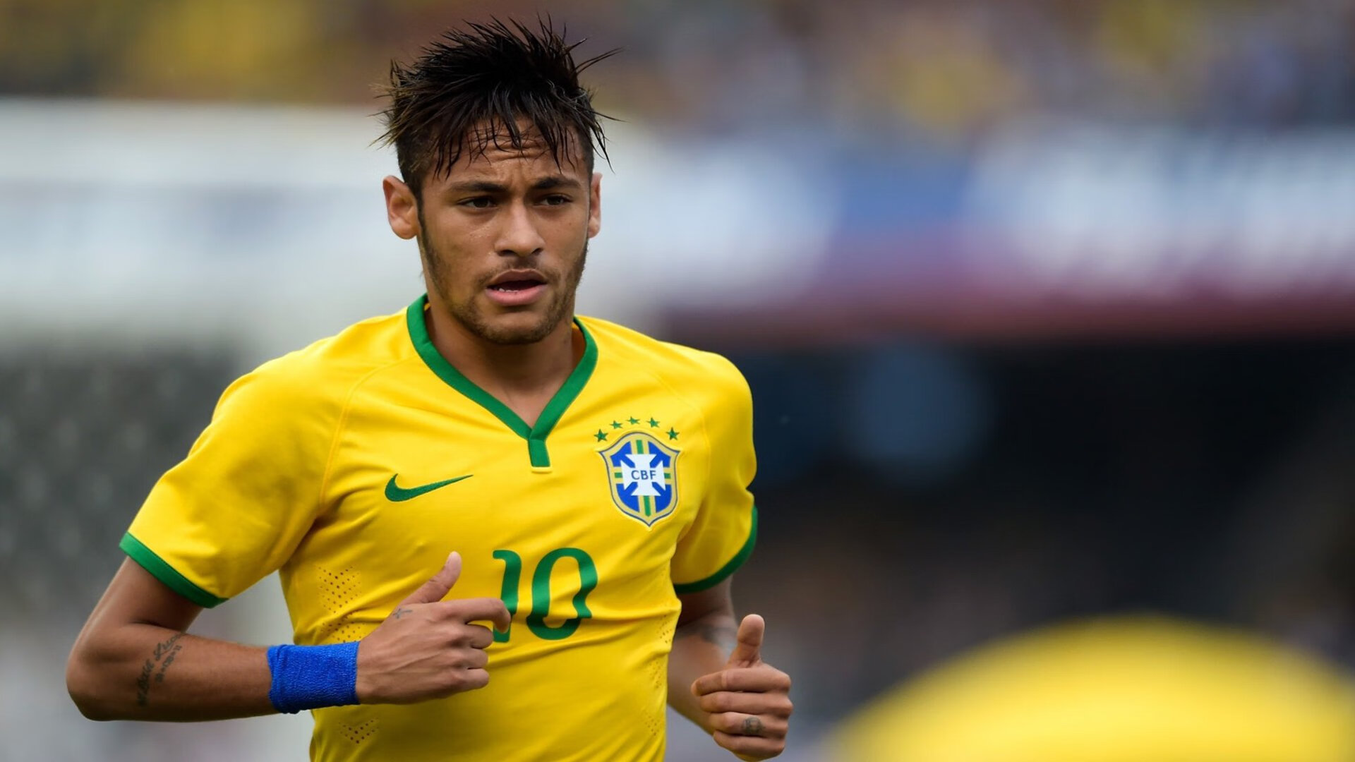 意甲焦点战之夜，伦纳德惊艳四座，当篮球巨星点亮绿茵场